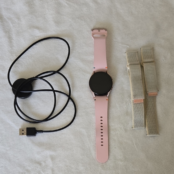 Samsung Galaxy FE Smartwatch With Charger